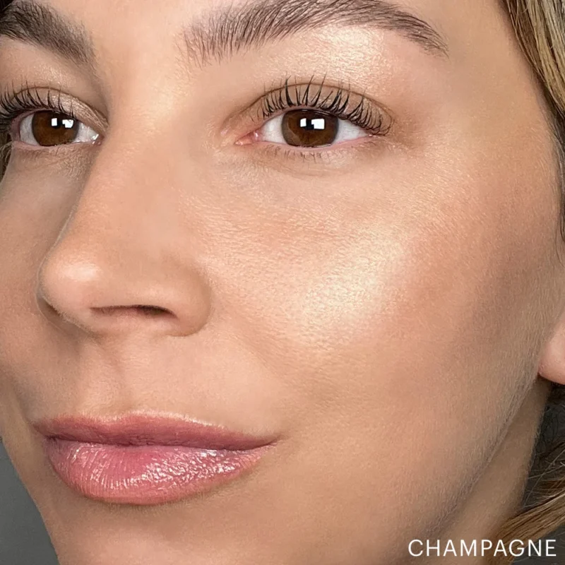ŠVYTĖJIMO SUTEIKIANTIS PIEŠTUKAS / Stick Highlighter CHAMPAGNE GLO SKIN BEAUTY
